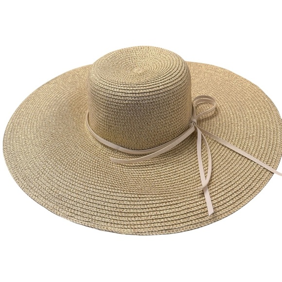 Elegant Tan Wide-Brimmed Sun Hat with Golden Hints - Picture 5 of 10